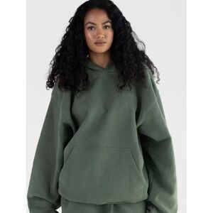 Comfrt Minimalist Hoodie size medium FOREST